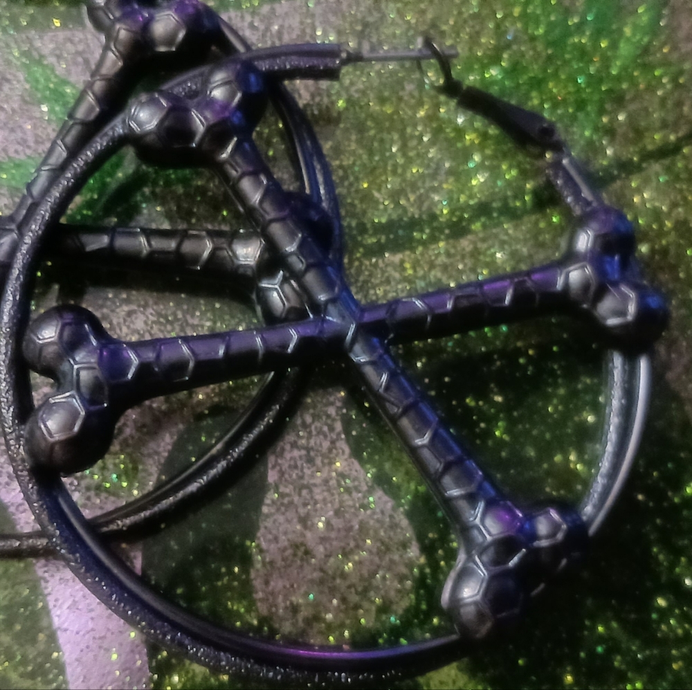 Crossbones hoops